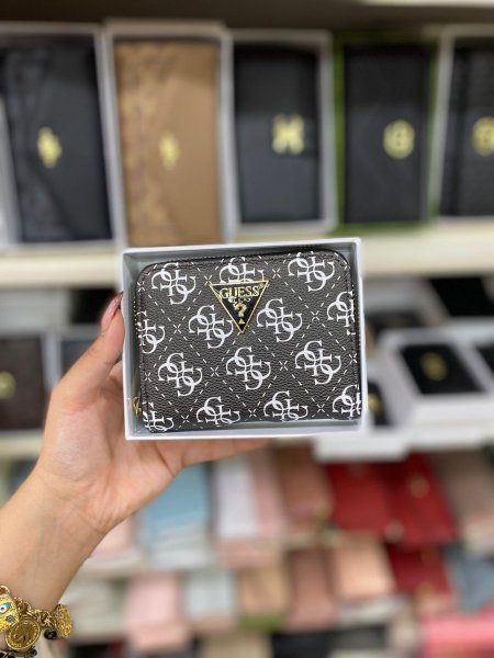 جزدان ماركة Guess